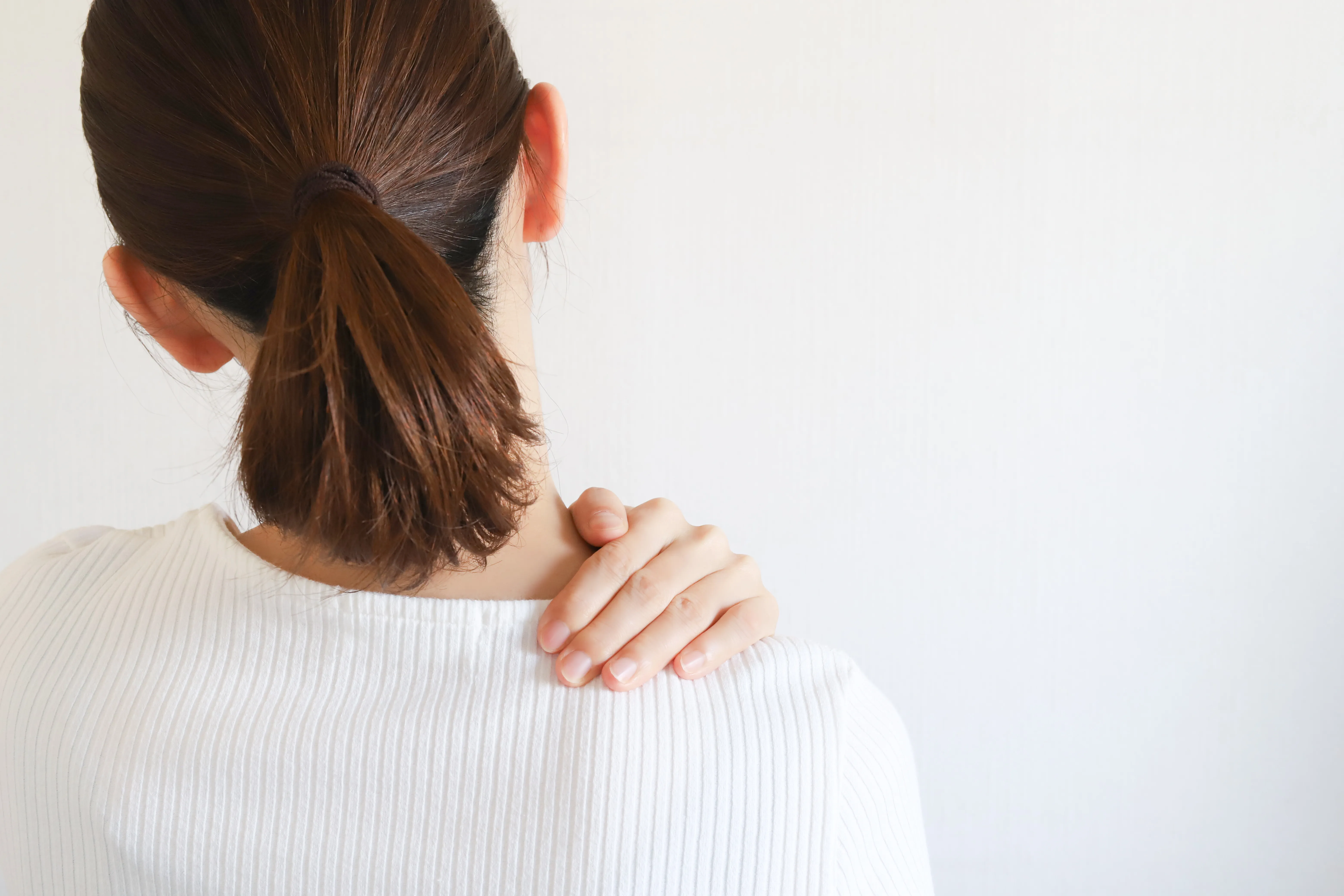 肩を痛めてる人